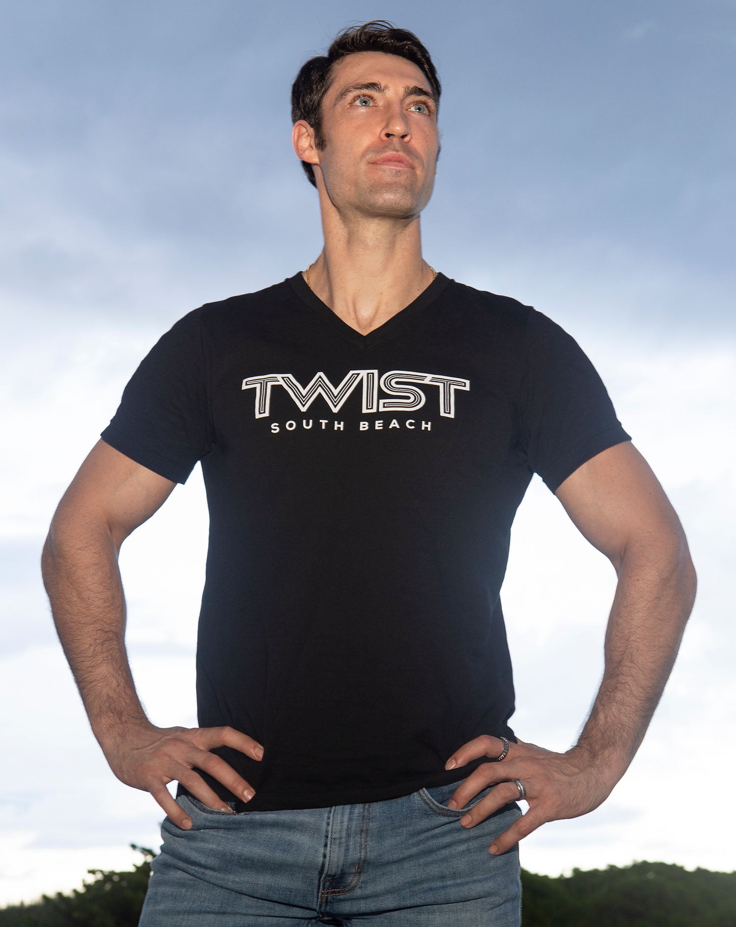 TWIST BLACK V-NECK T-SHIRT – TWIST SHOP